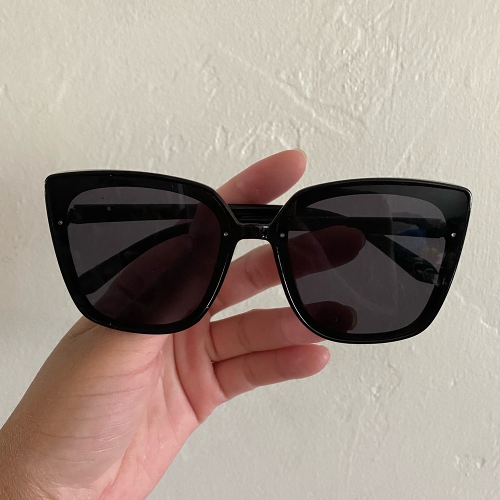 Black sunglasses
